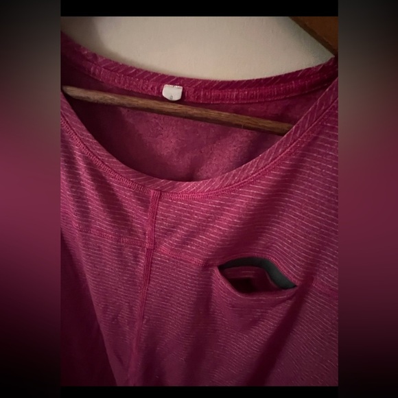 Lululemon striped pocket short sleeve t
Size 8 pink - Picture 5 of 7